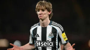 Bayern Munich ayaa wali si dhow u eegaya inay dalab ka gudbiyaan xiddiga Anthony Gordon, halka Newcastle United ay dul dhigeen qiime aad u weyn oo ku saabsan xiddiga reer England.