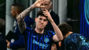 Madaxweynaha Inter Milan ayaa xaqiijiyay in Barcelona ay danaynayso saxiixa Alessandro Bastoni.