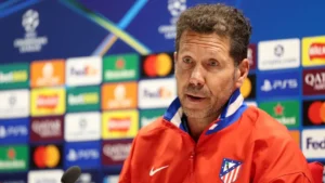 Diego Simeone ayaa ka falceliyay eedeymaha la xiriira “caadooyin khuraafaad ah,” iyadoo tababaraha Atletico Madrid uu sharaxay sababta uu u beddelay hoteelka ka hor kulanka Arsenal.